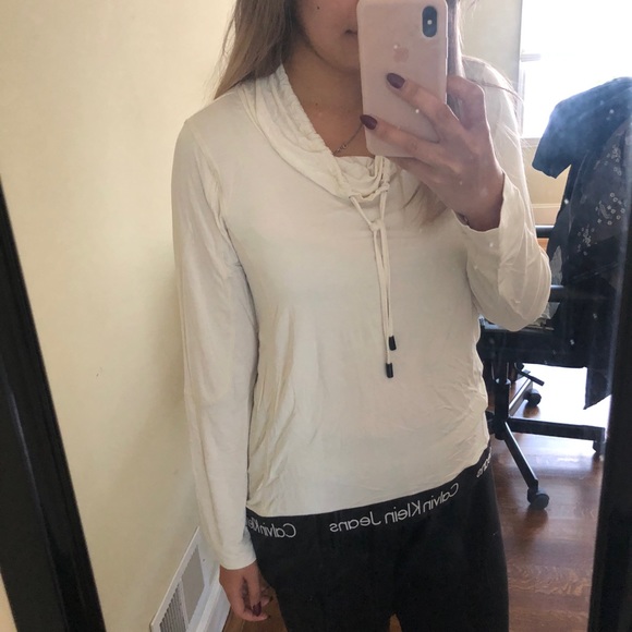 Calvin Klein cowl neck pullover - Picture 3 of 3